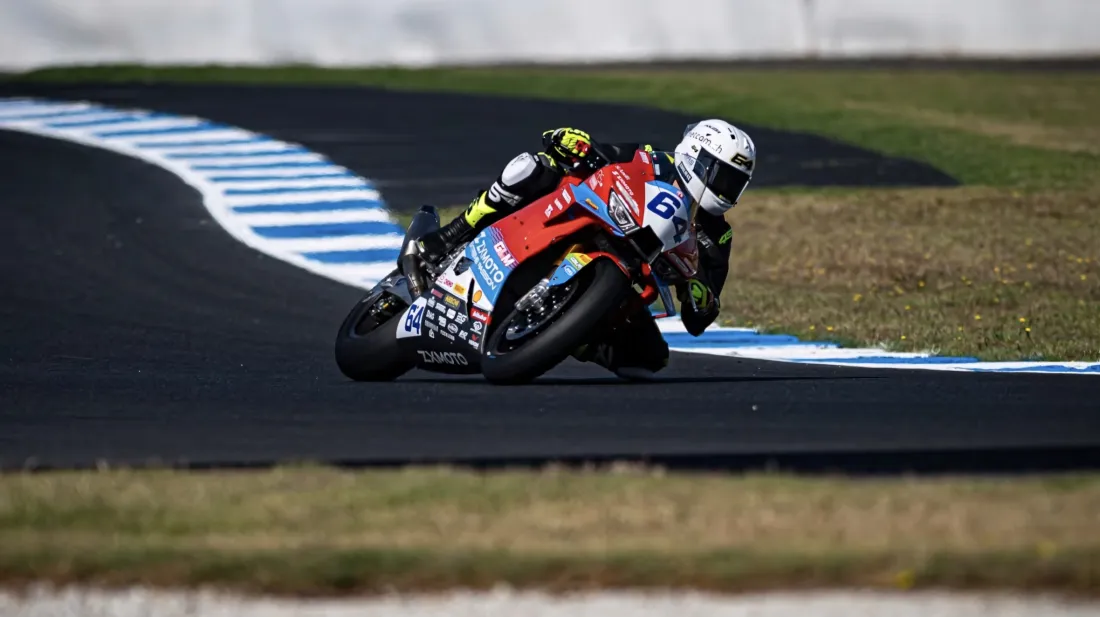 2k摩托车壁纸｜赛车背景图片 - 赛道竞速「哲风壁纸」