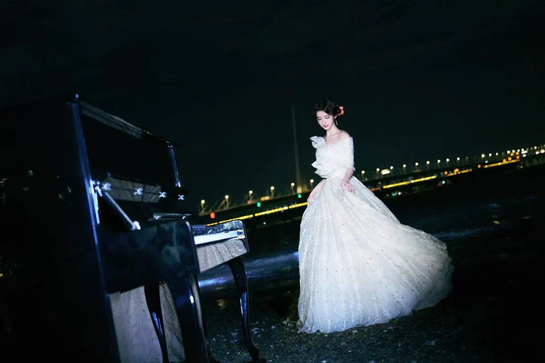2k鞠婧祎壁纸｜古风背景图片 - 夜景白纱钢琴「哲风壁纸」