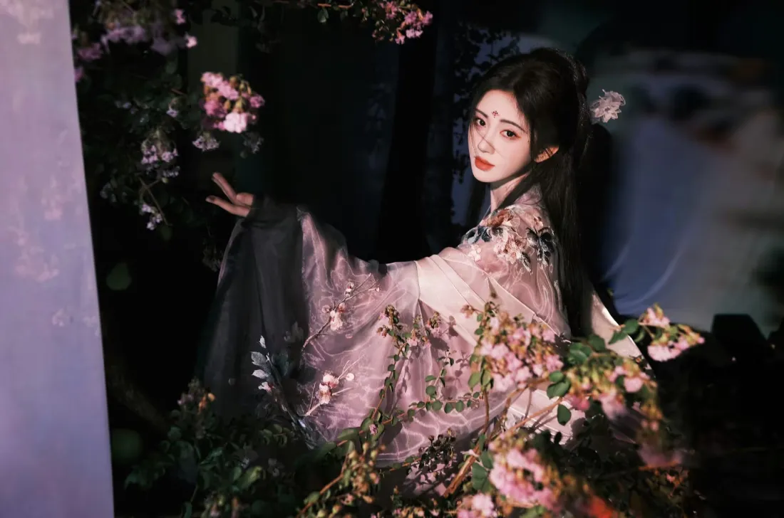 2k鞠婧祎壁纸｜古风背景图片 - 粉衣花簇「哲风壁纸」