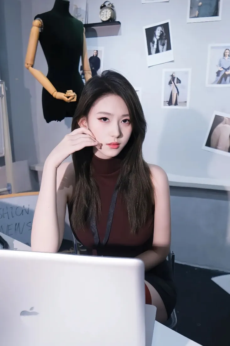 OL美女手机壁纸｜高清背景图片 - 职场御姐「哲风壁纸」