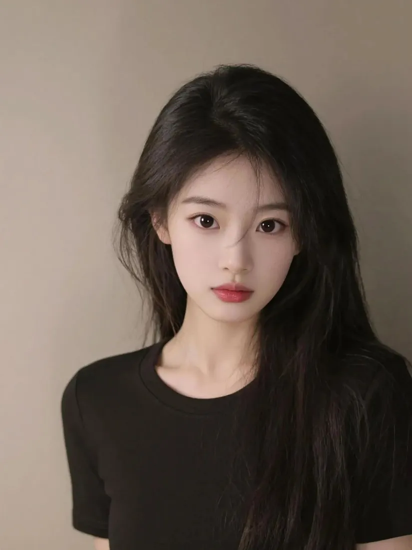 清冷美女手机壁纸｜纯色背景图片 - 黑发少女「哲风壁纸」