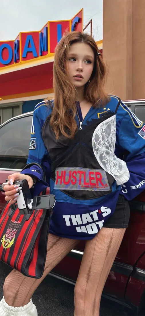 辣妹手机壁纸｜街头背景图片 - 潮酷穿搭「哲风壁纸」