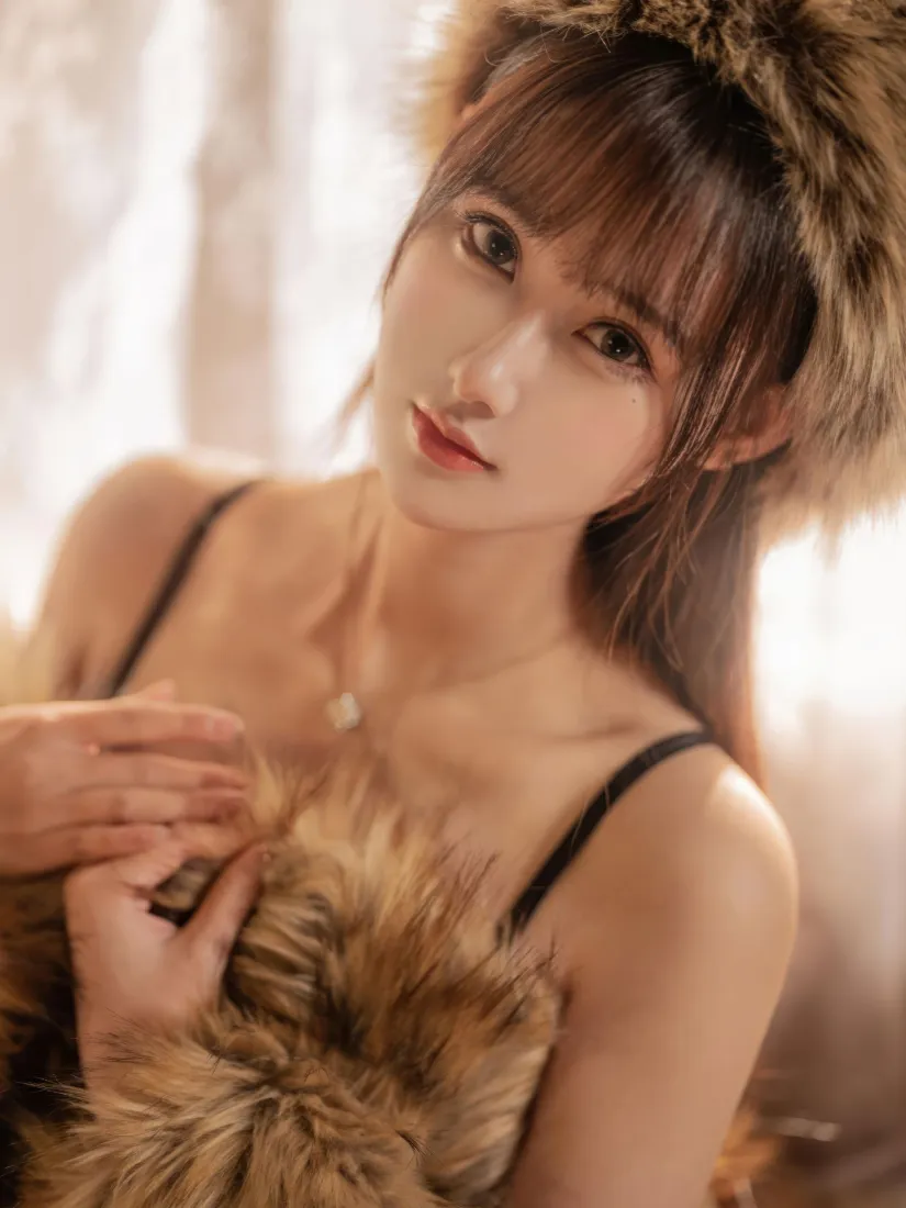 性感美女手机壁纸｜室内背景图片 - 慵懒写真「哲风壁纸」