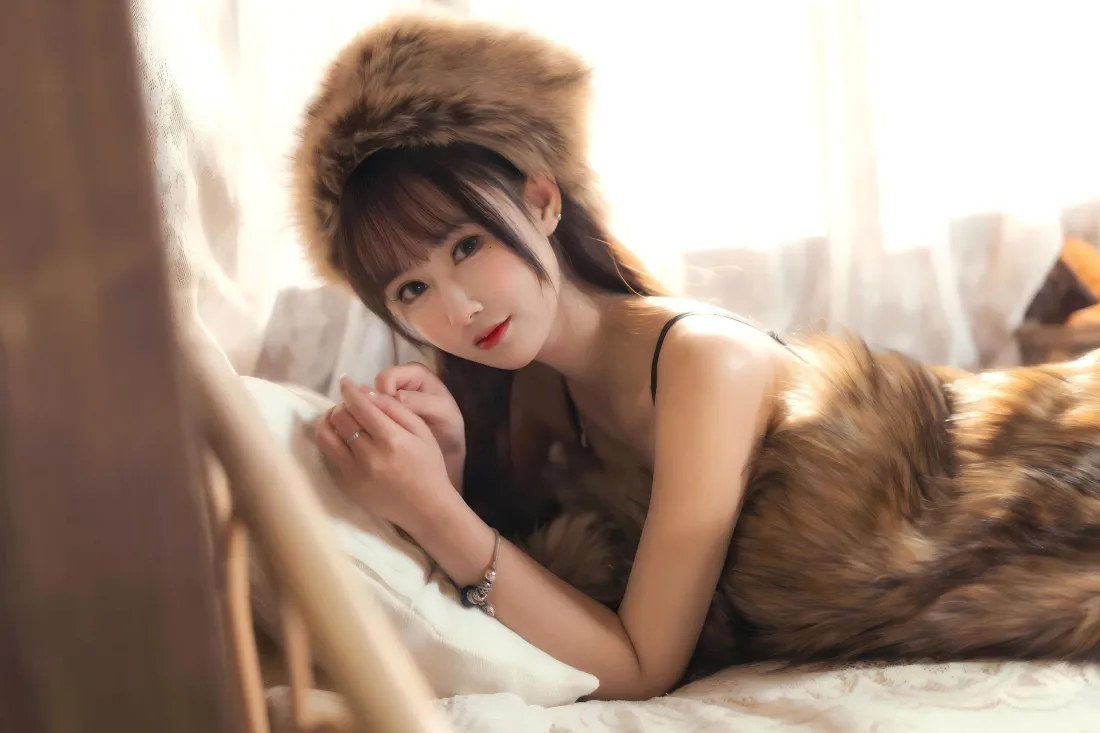 5k美女壁纸｜室内背景图片 - 温柔氛围感写真「哲风壁纸」