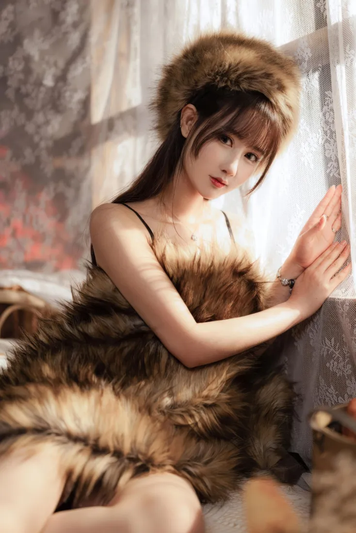 气质美女手机壁纸｜室内背景图片 - 毛绒穿搭写真「哲风壁纸」