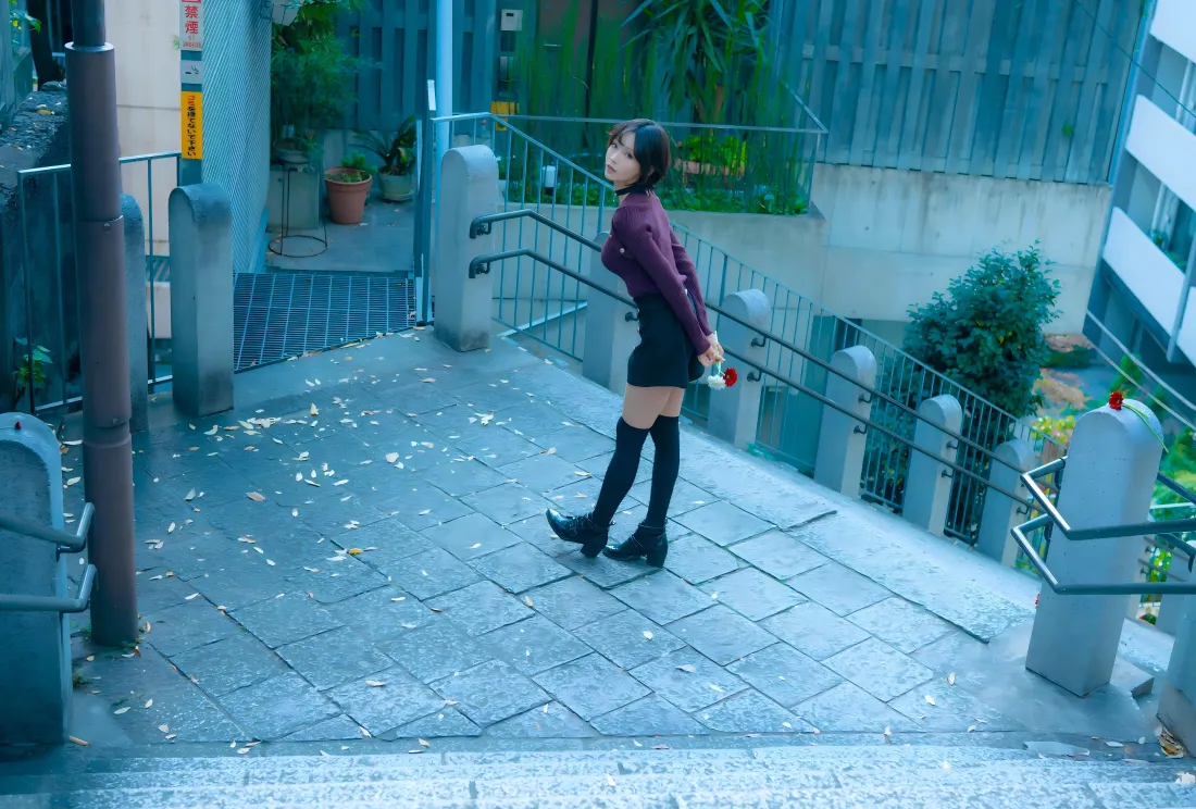 10k街拍美女壁纸｜城市阶梯背景图片 - 气质御姐「哲风壁纸」