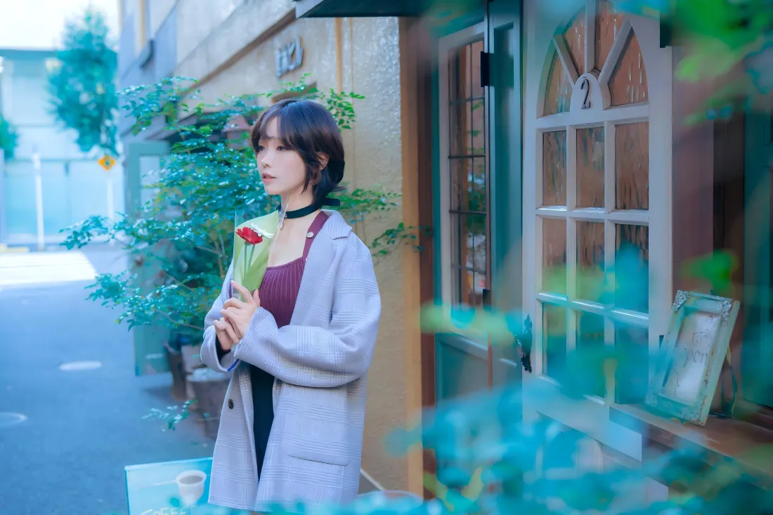 10k短发美女壁纸｜街拍背景图片 - 文艺街角「哲风壁纸」