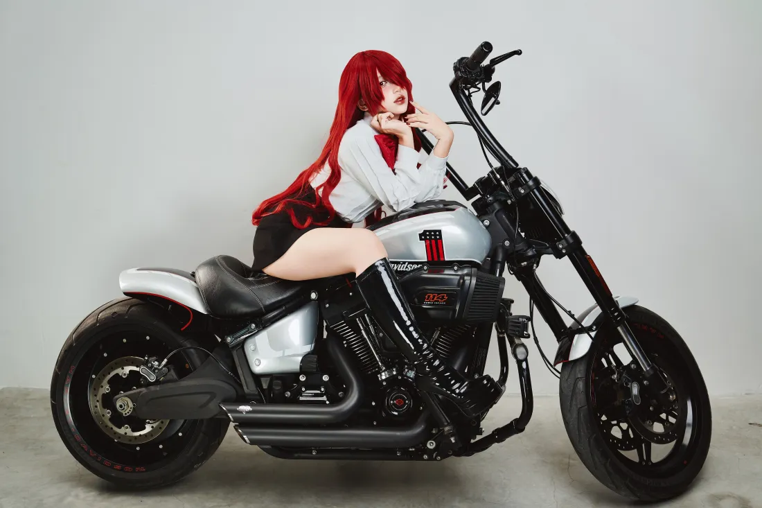 7k红发cos壁纸｜机车背景图片 - 性感御姐「哲风壁纸」