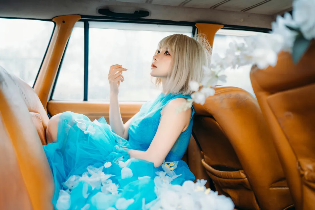 6kcosplay壁纸｜车内背景图片 - 蓝色裙子「哲风壁纸」