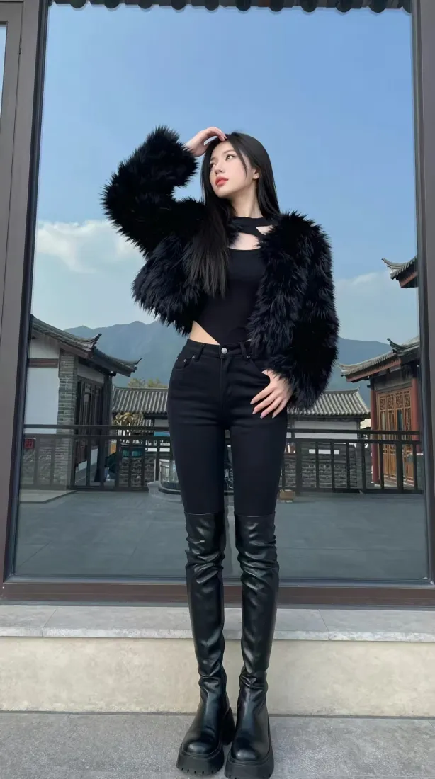 御姐手机壁纸｜户外背景图片 - 黑色穿搭长靴「哲风壁纸」