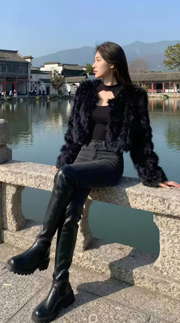 御姐手机壁纸｜江南背景图片 - 黑色长靴「哲风壁纸」