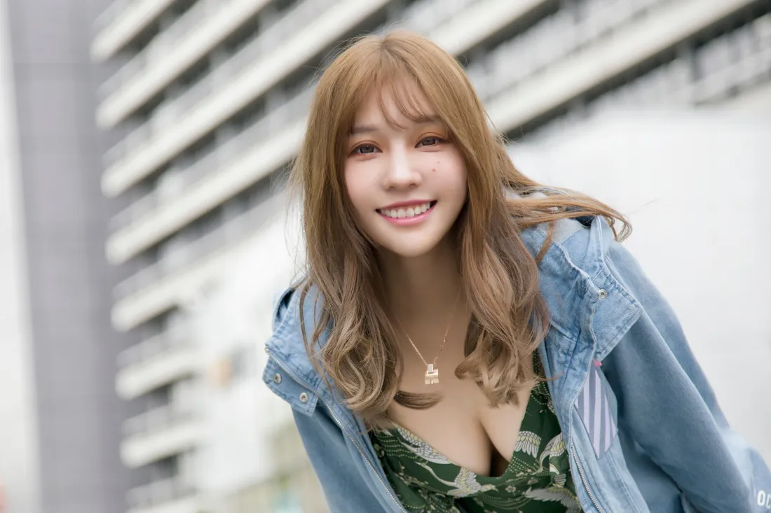 3k可爱美女壁纸｜天台背景图片 - 清新街拍「哲风壁纸」