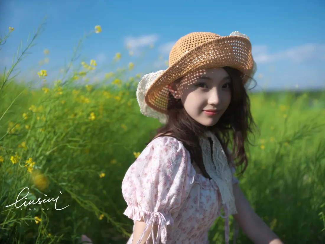 3k清新少女壁纸｜户外背景图片 - 草地风景「哲风壁纸」