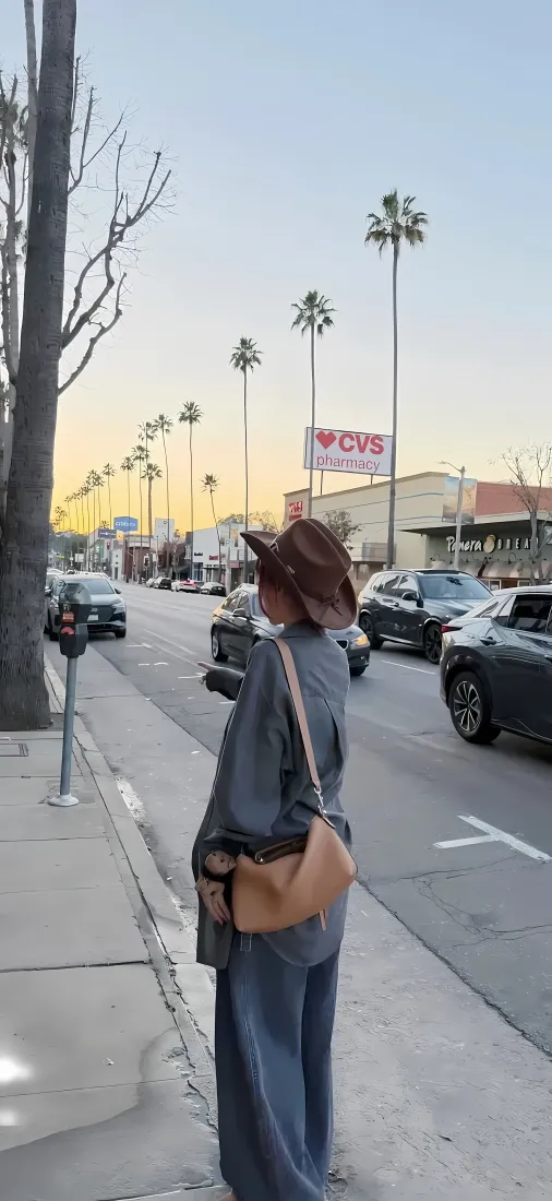 宋雨琦手机壁纸｜街头背景图片 - 休闲日常「哲风壁纸」