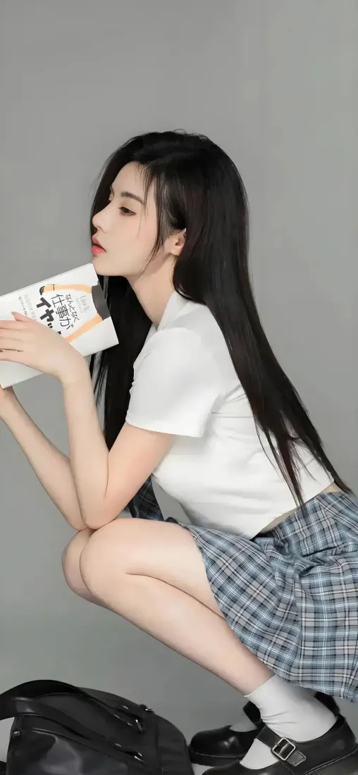 清纯美女手机壁纸｜灰色背景图片 - 学院风「哲风壁纸」