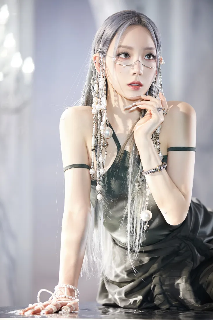 金泰妍手机壁纸｜明星背景图片 - 冷飒银发女神「哲风壁纸」