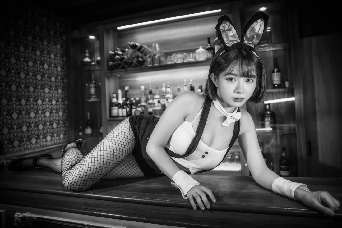 6k兔女郎壁纸｜黑白色背景图片 - 吧台写真「哲风壁纸」