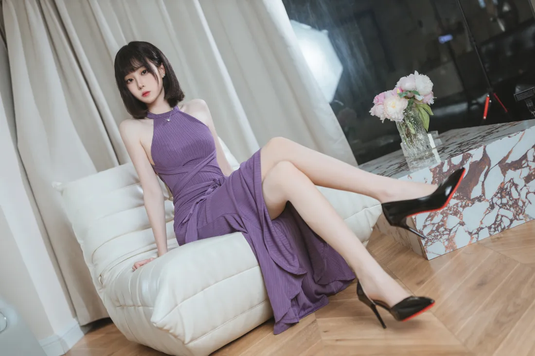 6k紫裙美女壁纸｜室内背景图片 - 大长腿御姐「哲风壁纸」