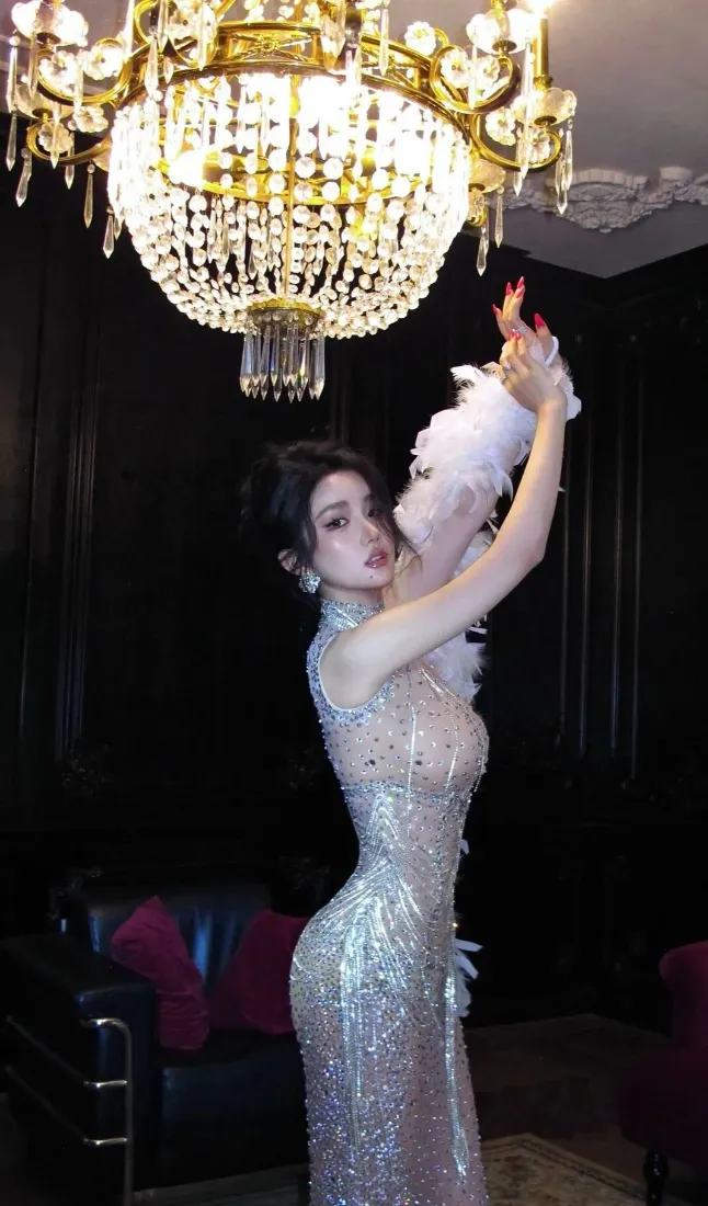 气质美女手机壁纸｜手机背景图片 - 闪银旗袍「哲风壁纸」