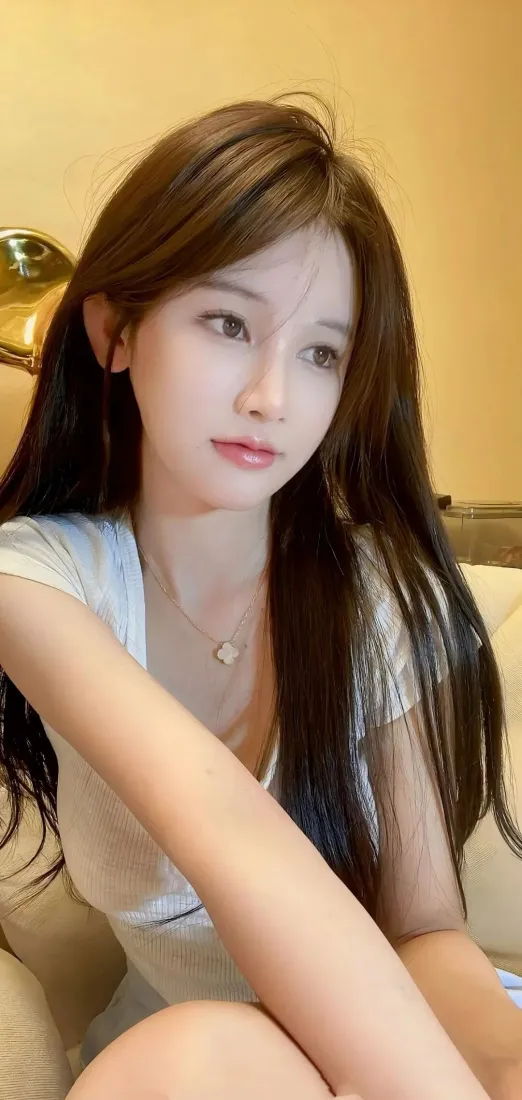 长发清纯美女手机壁纸｜iOS手机背景图片 - 温柔「哲风壁纸」