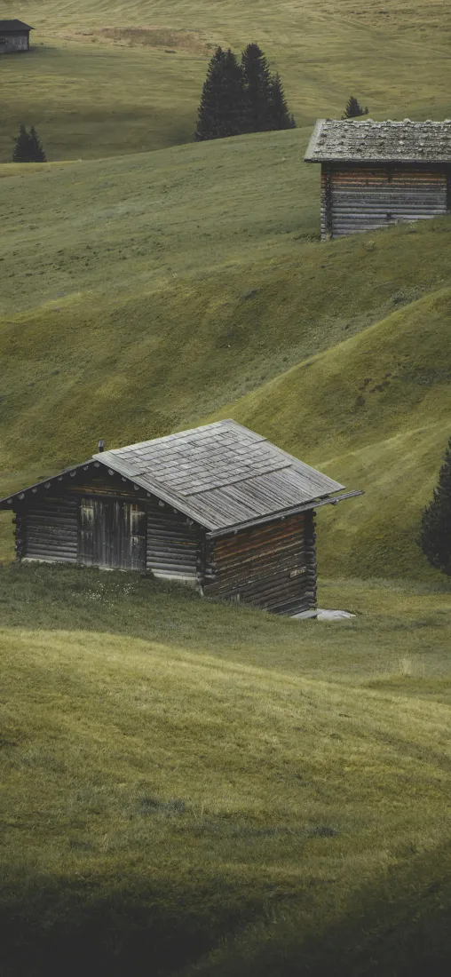 山野小木屋手机壁纸｜自然背景图片 - 郊野草地「哲风壁纸」