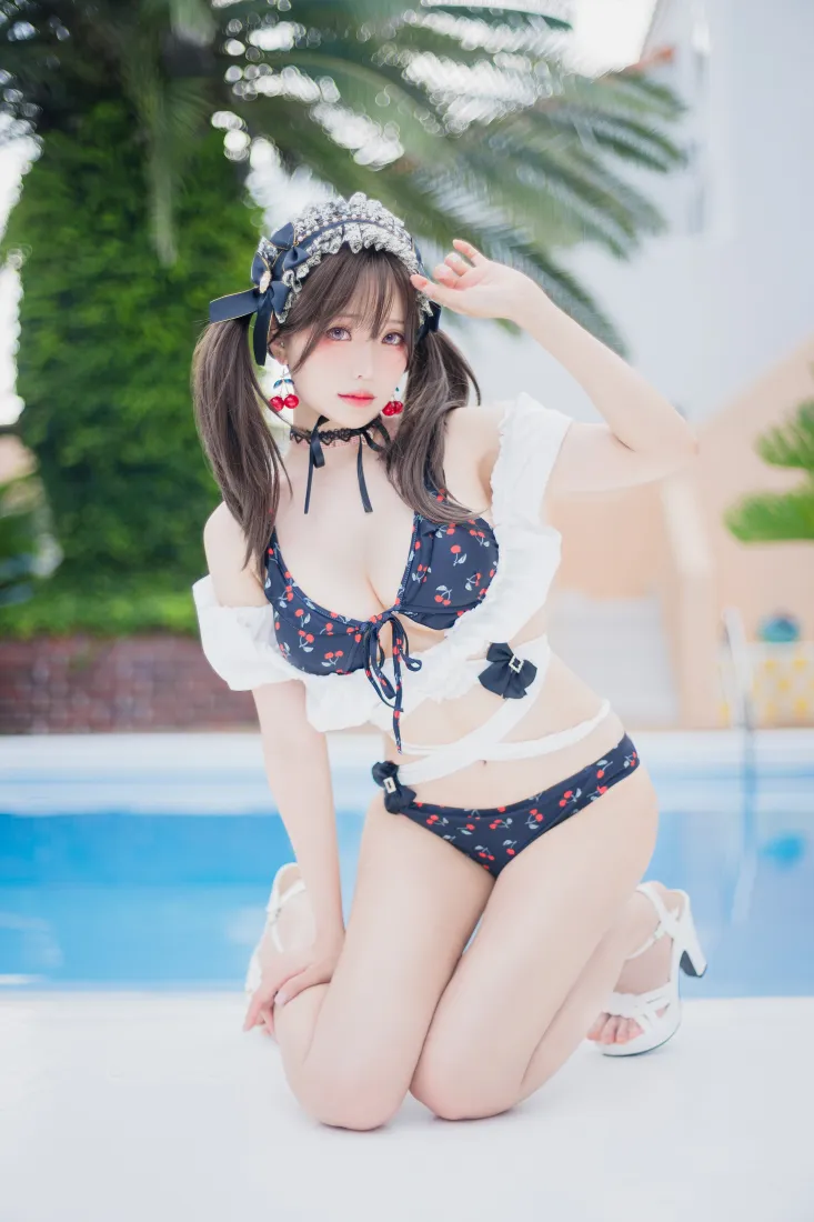 比基尼美女手机壁纸｜泳池户外背景图片 - 双马尾少女「哲风壁纸」