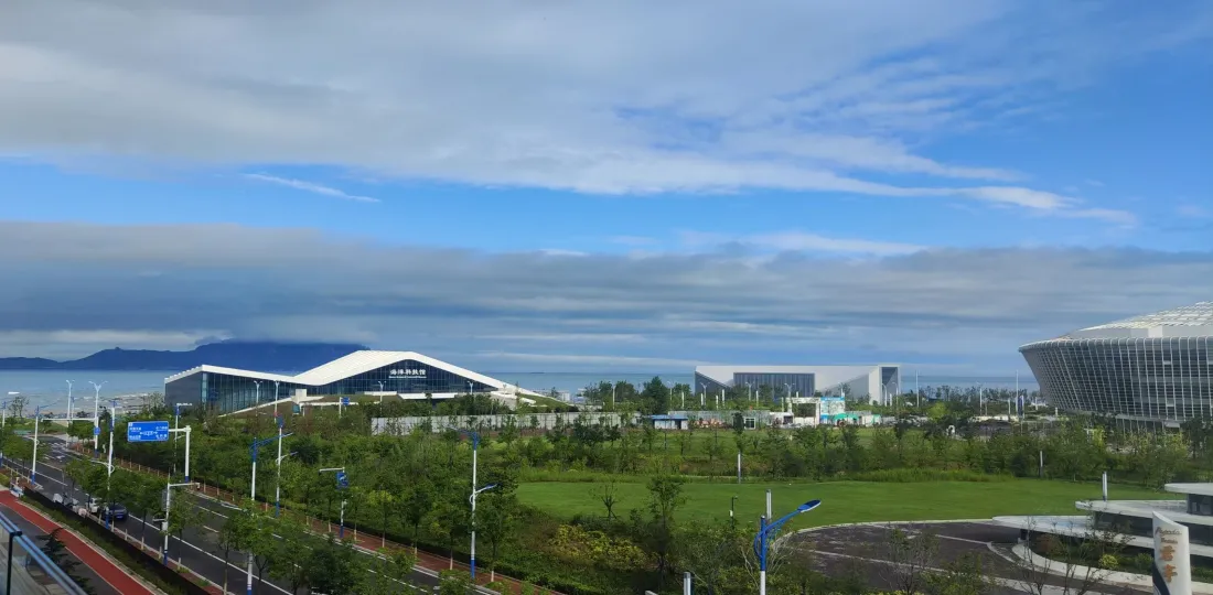 3k海边壁纸｜蓝天白云背景图片 - 城市绿地「哲风壁纸」