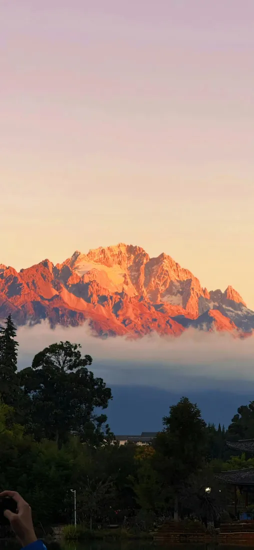 日照金山手机壁纸｜自然风景背景图片 - 云层远山「哲风壁纸」