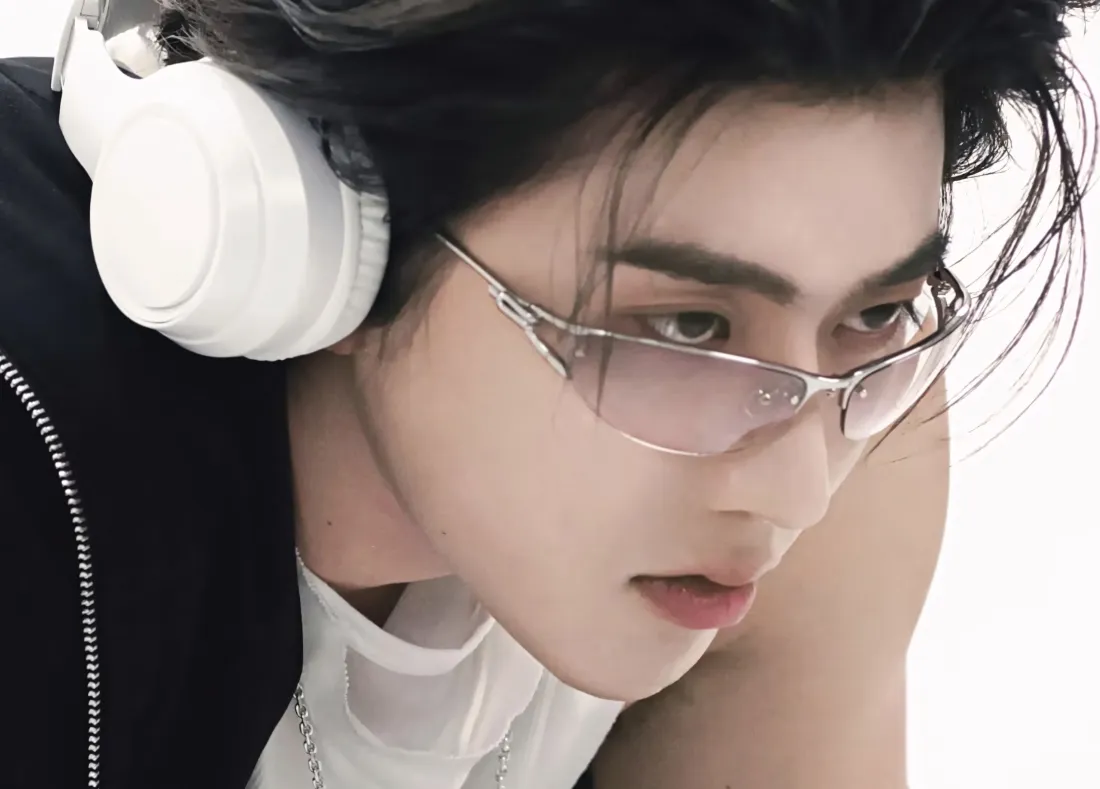 4k蔡徐坤壁纸｜潮流背景图片 - 无框眼镜帅哥「哲风壁纸」