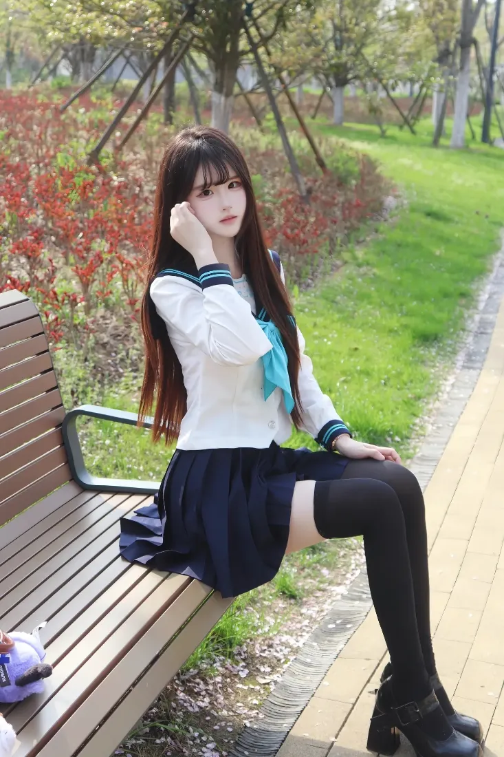 JK少女手机壁纸｜户外公园背景图片 - 清纯女生「哲风壁纸」