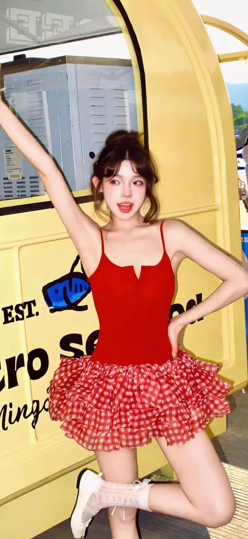 红衣美女手机壁纸｜明媚户外背景图片 - 元气少女「哲风壁纸」