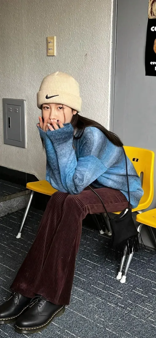 毛线帽美女手机壁纸｜休闲背景图片 - 秋冬穿搭「哲风壁纸」