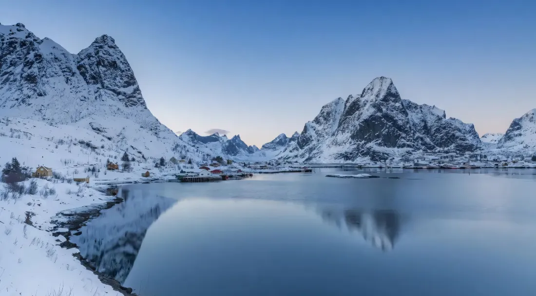 2k挪威罗弗敦群岛壁纸｜雪景背景图片 - 静湖雪山「哲风壁纸」