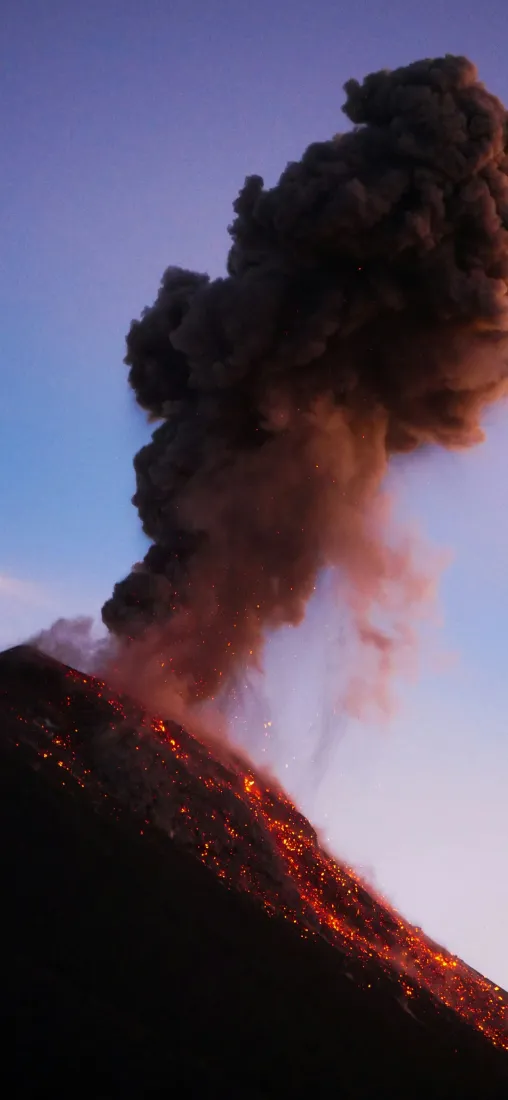 埃特纳火山手机壁纸｜火山喷发背景图片 - 意大利斯特龙博利「哲风壁纸」