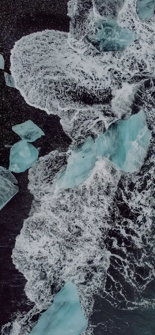 冰岛维克镇手机壁纸｜钻石沙滩背景图片 - 蓝冰冰浪「哲风壁纸」