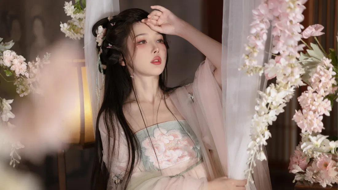 4k古典汉服美女壁纸｜花境古风背景图片 - 国风美人「哲风壁纸」