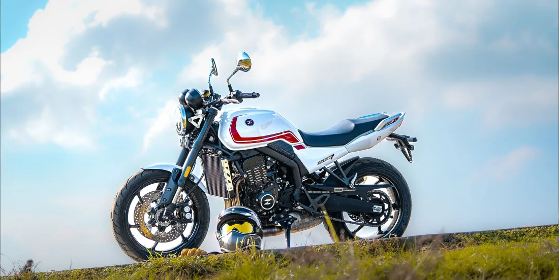 3k复古机车壁纸｜户外背景图片 - 蓝天白云「哲风壁纸」