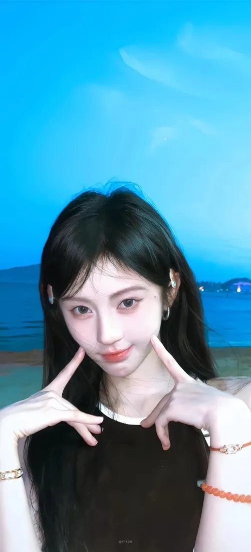 鞠婧祎手机壁纸｜草地背景图片 - 海边人像「哲风壁纸」