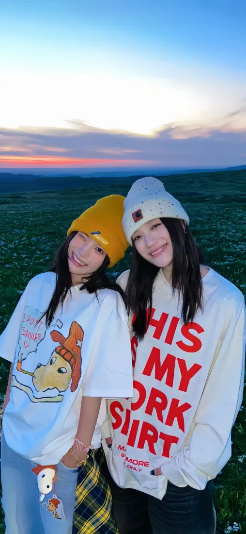 闺蜜手机壁纸｜草地背景图片 - 户外晚霞「哲风壁纸」