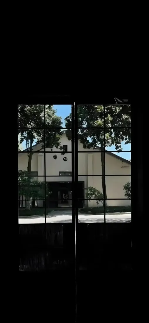 门外房屋风景手机壁纸｜晴日户外背景图片 - 树木「哲风壁纸」