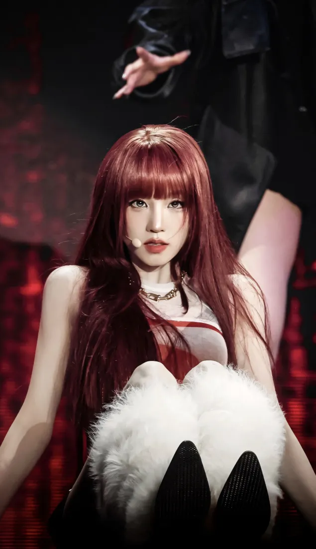 宋雨琦手机壁纸｜演唱会背景图片 - 红发舞台「哲风壁纸」