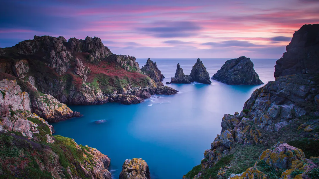 4k黄昏海岸壁纸｜蓝色海湾背景图片 - 电脑桌面「哲风壁纸」