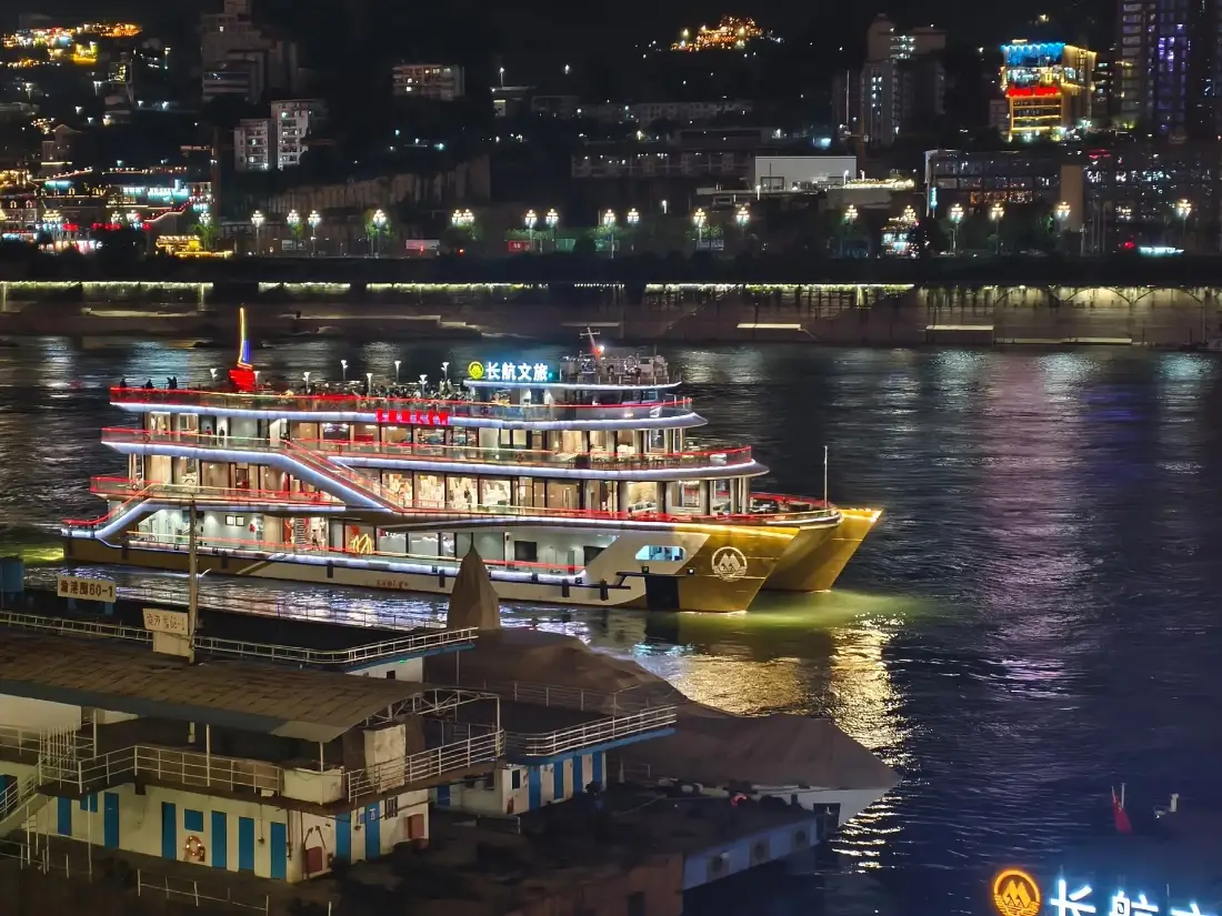 2k长江游轮壁纸｜城市背景图片 - 夜景江面「哲风壁纸」