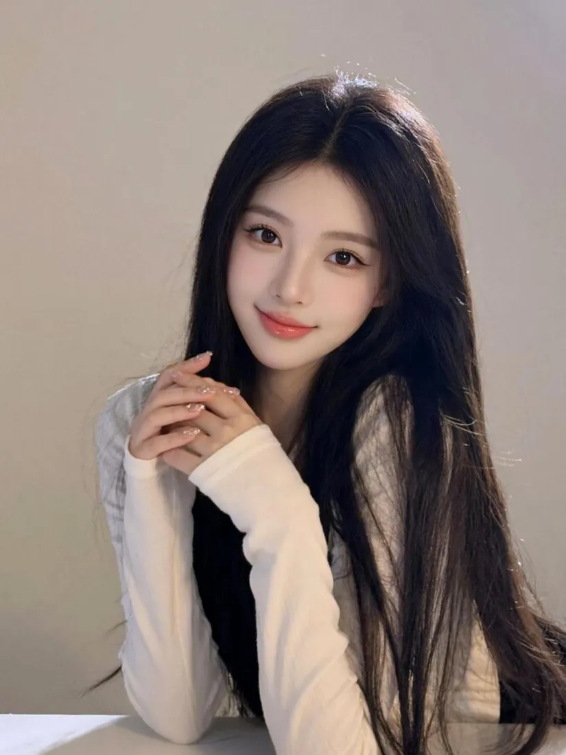 清纯美女手机壁纸｜纯色背景图片 - 温柔气质少女「哲风壁纸」