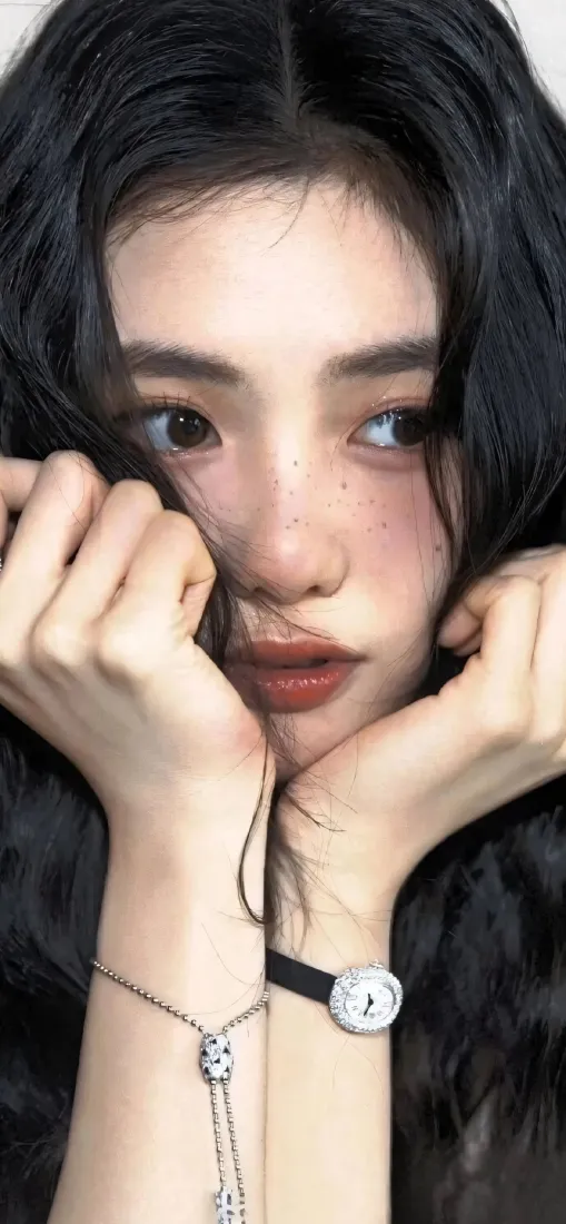 羊毛卷美女手机壁纸｜人像背景图片 - 清冷少女「哲风壁纸」