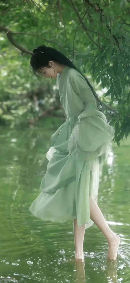 古风手机壁纸｜绿色背景图片 - 临水长发女子「哲风壁纸」