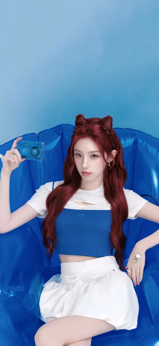 宋雨琦手机壁纸｜蓝色背景图片 - 猫耳造型「哲风壁纸」