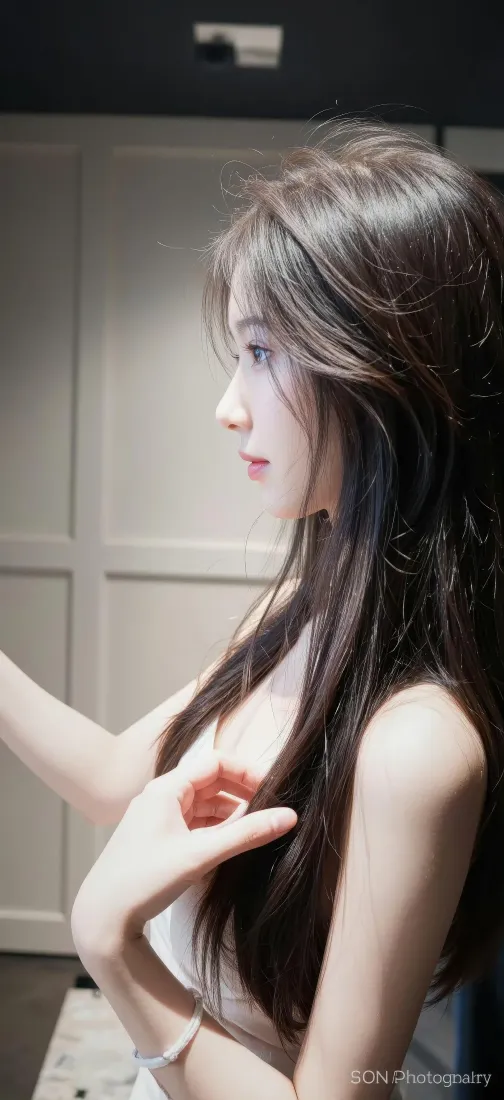 长发美女手机壁纸｜室内背景图片 - 玫瑰侧颜「哲风壁纸」