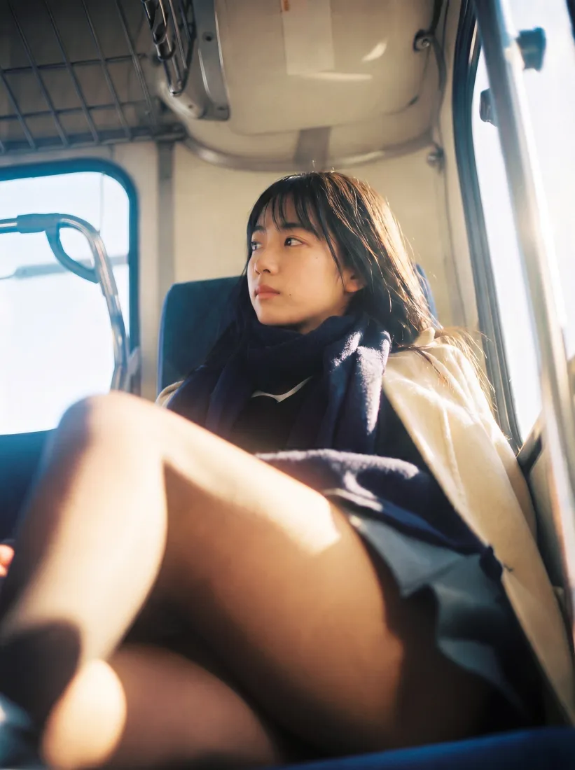 清纯女生手机壁纸｜车内背景图片 - 阳光氛围感「哲风壁纸」