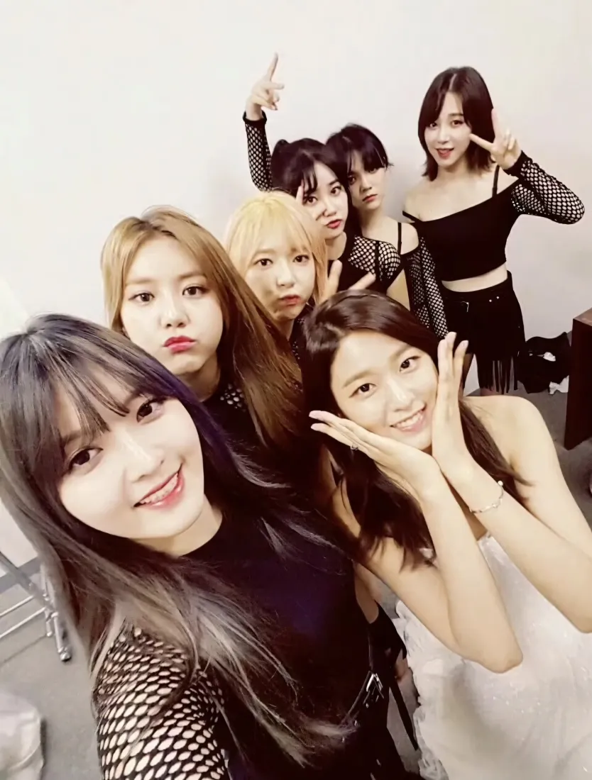 AOA女团手机壁纸｜韩国女团背景图片 - 后台自拍合影「哲风壁纸」